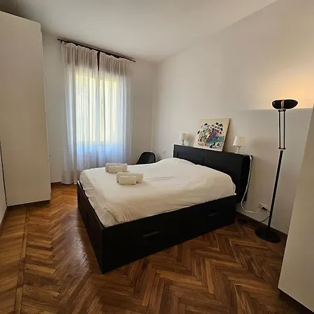 Corso Genova Urban Living In Apartment Milan